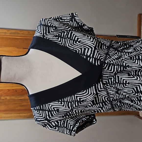 NWT BCBGMAXAZRIA Top - Picture 2 of 11